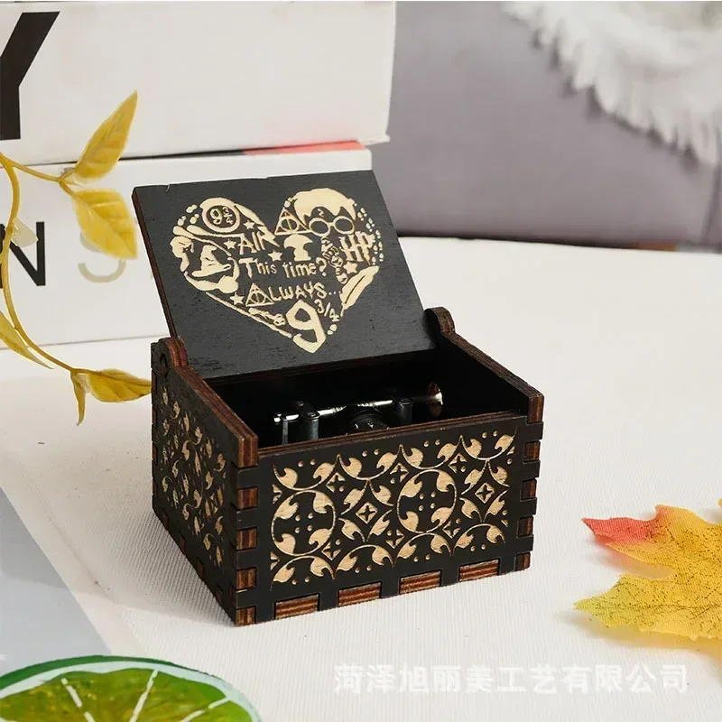 Anime-Themen Handkurbel-Spielu – Chisel Set Wood Bewertung und Preis